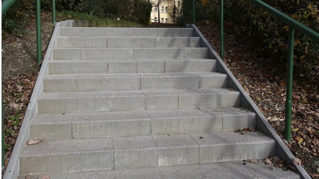 CS BETON - Schodišťový prvek DUO STEP šedá