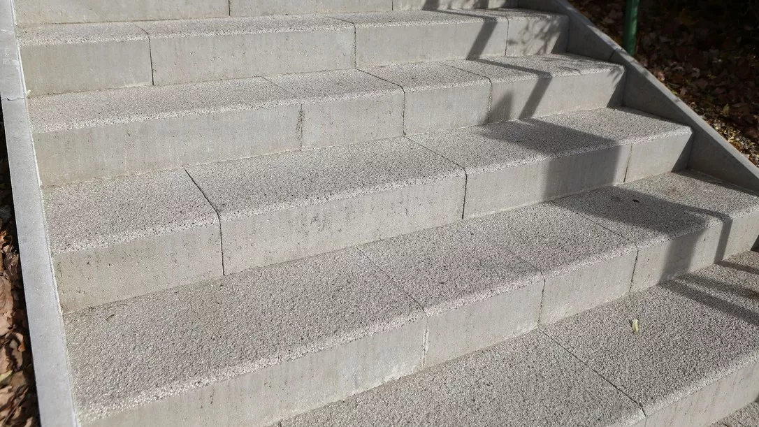 CS BETON - Schodišťový prvek DUO STEP šedá