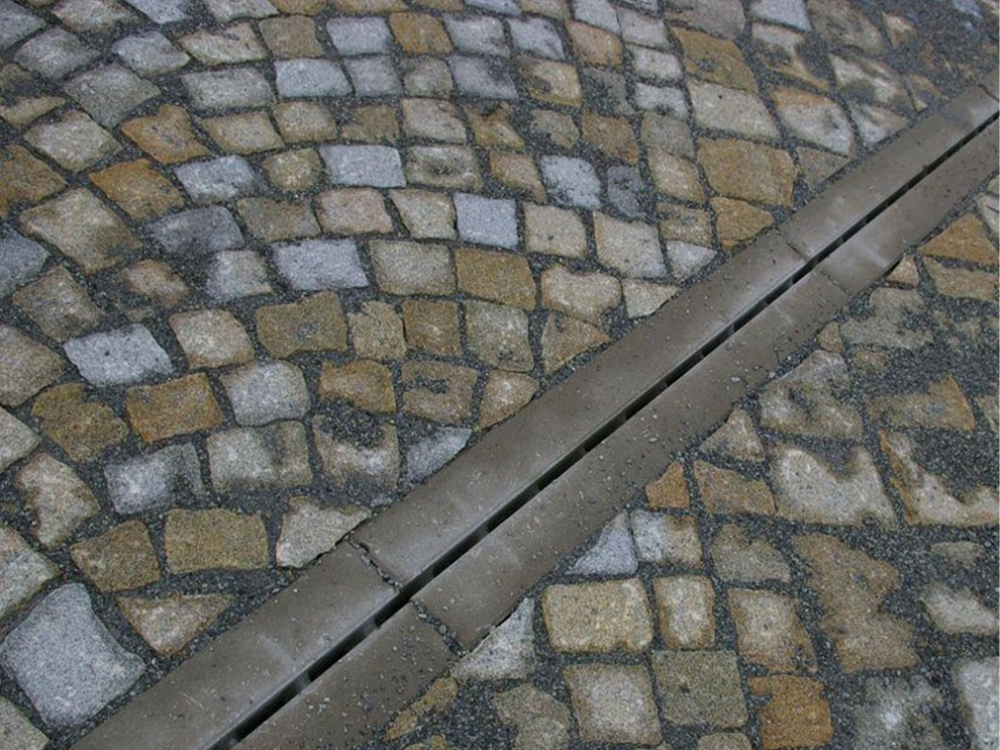 Betonový žlab D400 štěrbinový