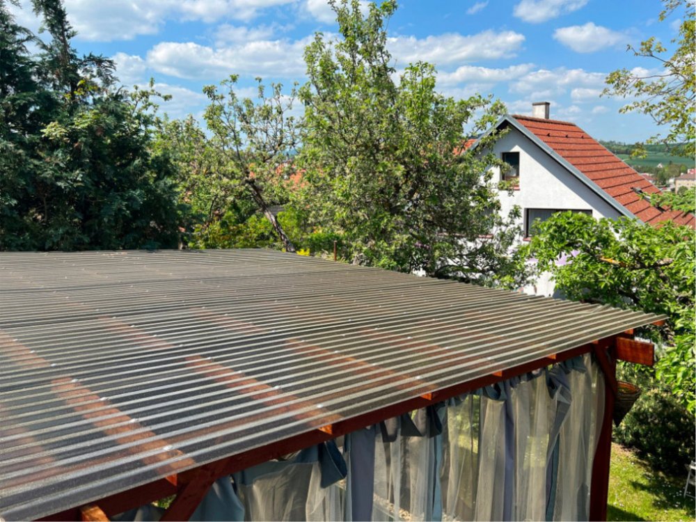Trapézový polykarbonát bronz s jemnou strukturou - Rozměr: 2000 x 1060 x 0,9 mm