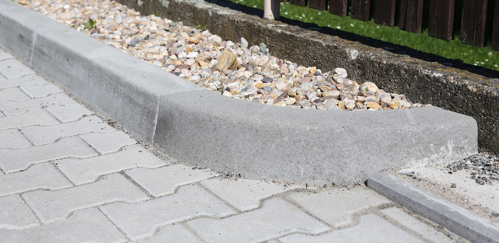 CSBETON - Obrubník silniční H 30 cm — foto