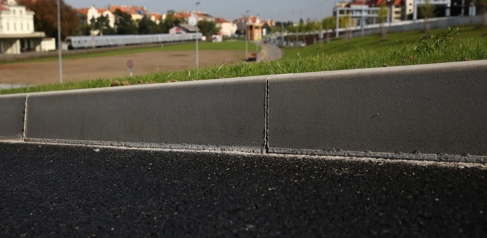 CSBETON - Obrubník silniční H 30 cm — foto