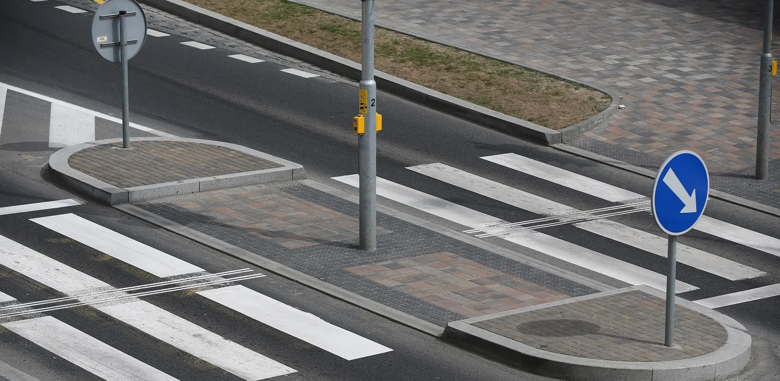 CSBETON - Neskladebná dlažba Cihla pro nevidomé 8 cm — foto