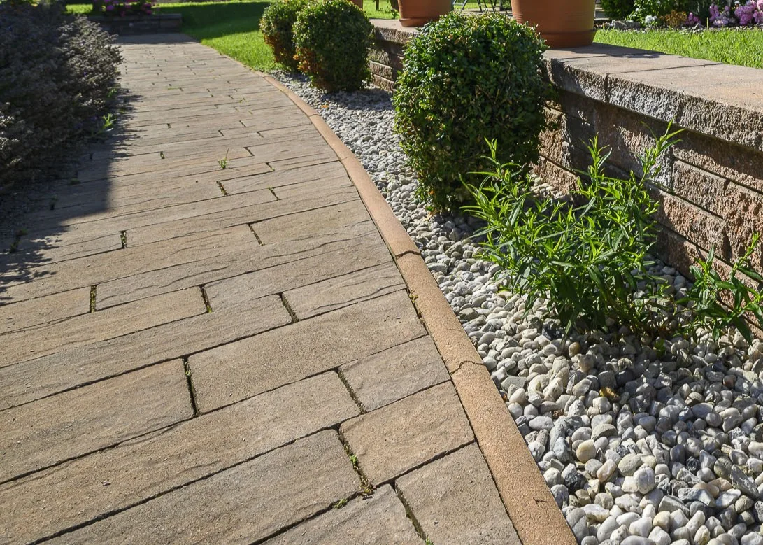 CSBETON - Obrubník zahradní R půlka, výška 25 cm — foto