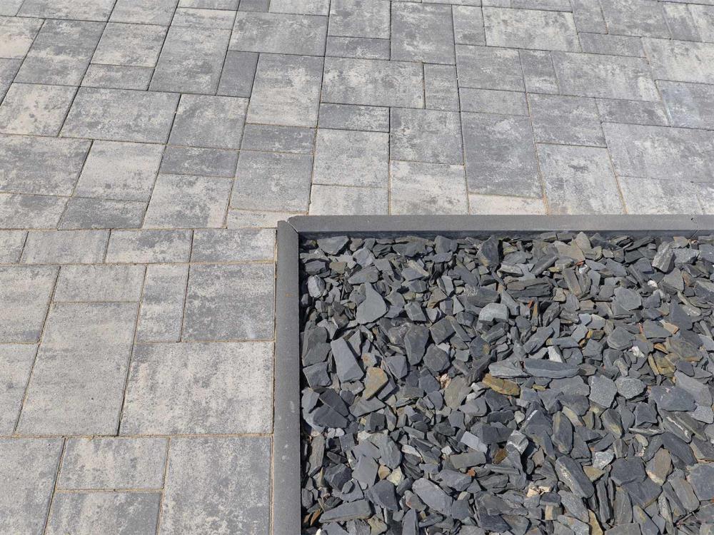 DITON - Obrubník záhonový 50 / 5 / 20 půlka přírodní — realizace