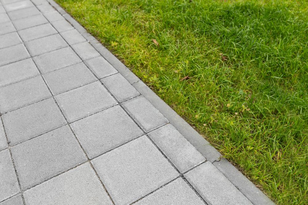 DITON - Obrubník záhonový 100 / 5 / 20 — realizace