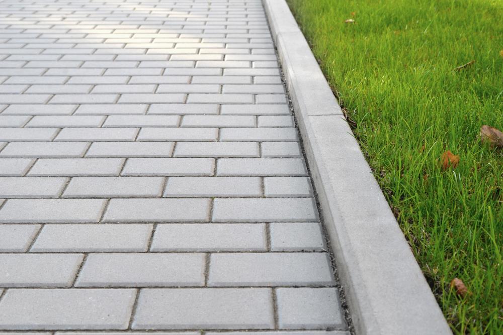 DITON - Obrubník chodníkový 100 / 10 / 20 přírodní — realizace