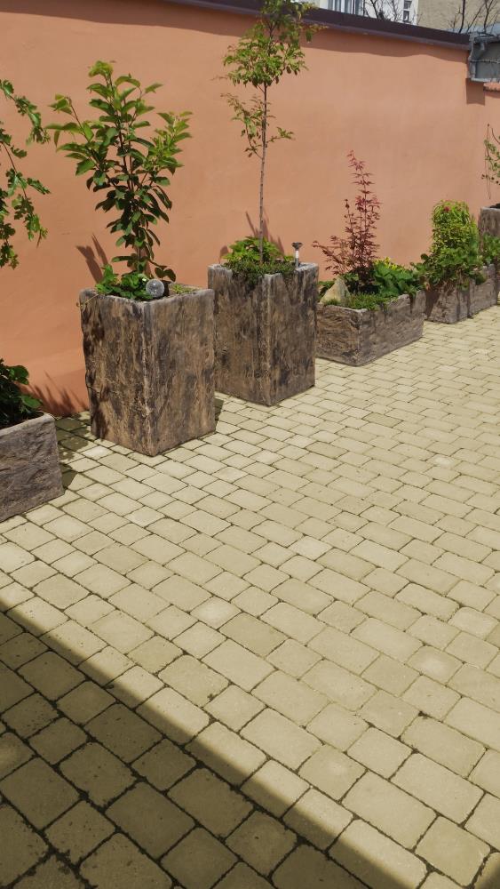 DITON - Květináč Troll natur patina — realizace