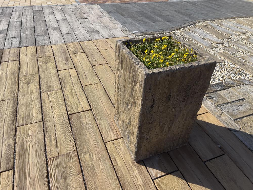 DITON - Květináč Troll natur patina — realizace